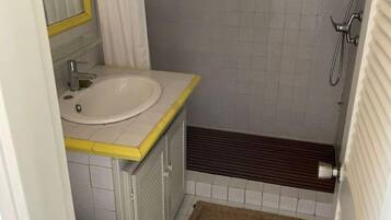 Dusche, Handtücher, Toilettenpapier