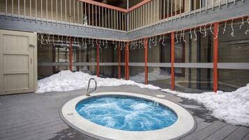 Apartment, 2 Schlafzimmer | Außen-Whirlpool