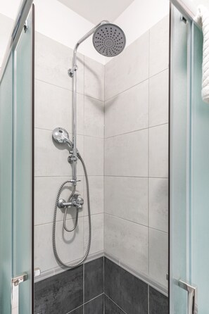 Deluxe Apartment | Bathroom | Slippers, towels - Cool Suite (Split)