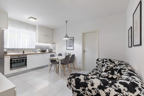 Deluxe Apartment | Living area | 150-cm LCD TV with digital channels, TV, toys - Cool Suite (Split)