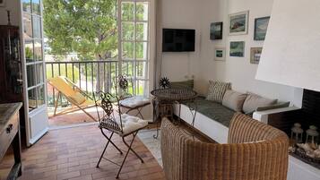 Télévision, cheminée