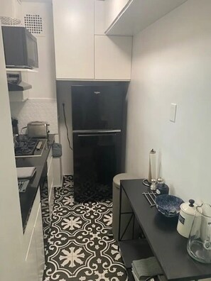Een koelkast, een oven, een vaatwasser, een waterkoker