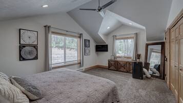 Luxury Chalet, 4 Bedrooms, Mountain View | 4 bedrooms, Egyptian cotton sheets, premium bedding