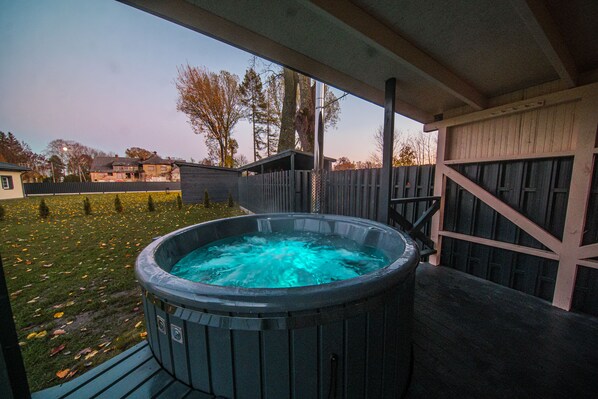 Outdoor spa tub - Kintų Perlas Villa 4 (Kintai)