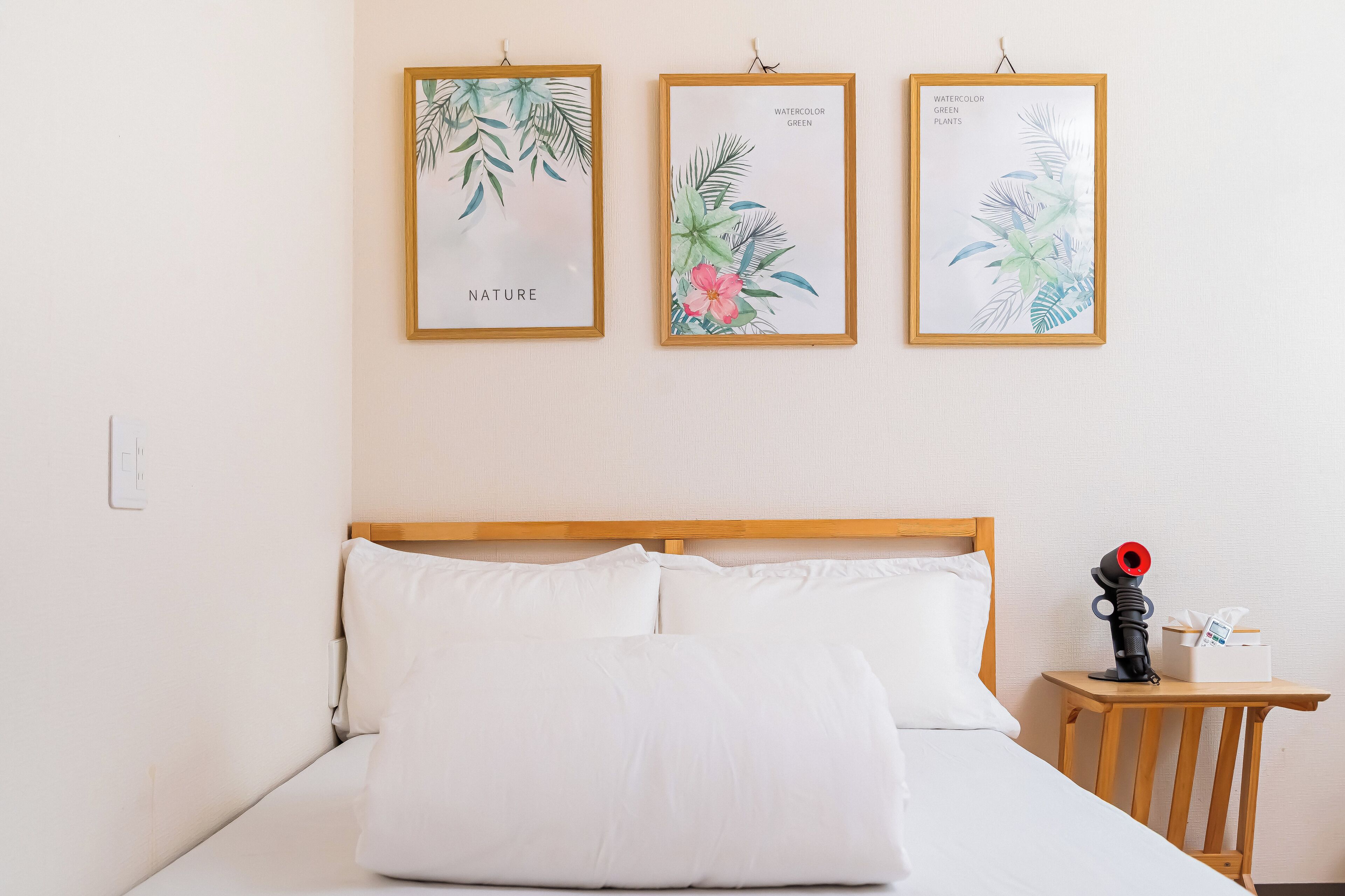 Down duvets, individually furnished, desk, laptop workspace