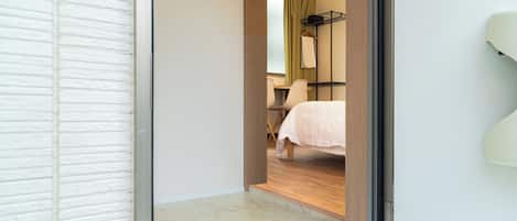 Down duvets, individually furnished, desk, laptop workspace