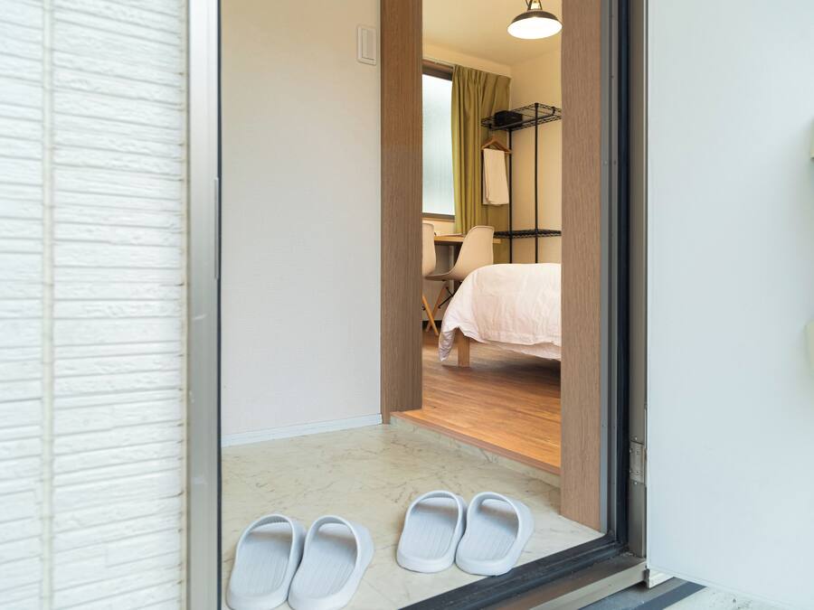 Down comforters, individually furnished, desk, laptop workspace