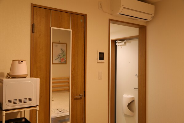 Comfort Room, 1 Double Bed, Non Smoking, Ensuite | Private kitchen | Full-sized fridge, microwave, stovetop, electric kettle - TOKYO E JOY INN (Tokyo)
