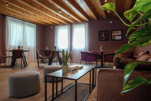 Lobby sitting area - Relais La Dolce Vite (San Vendemiano)