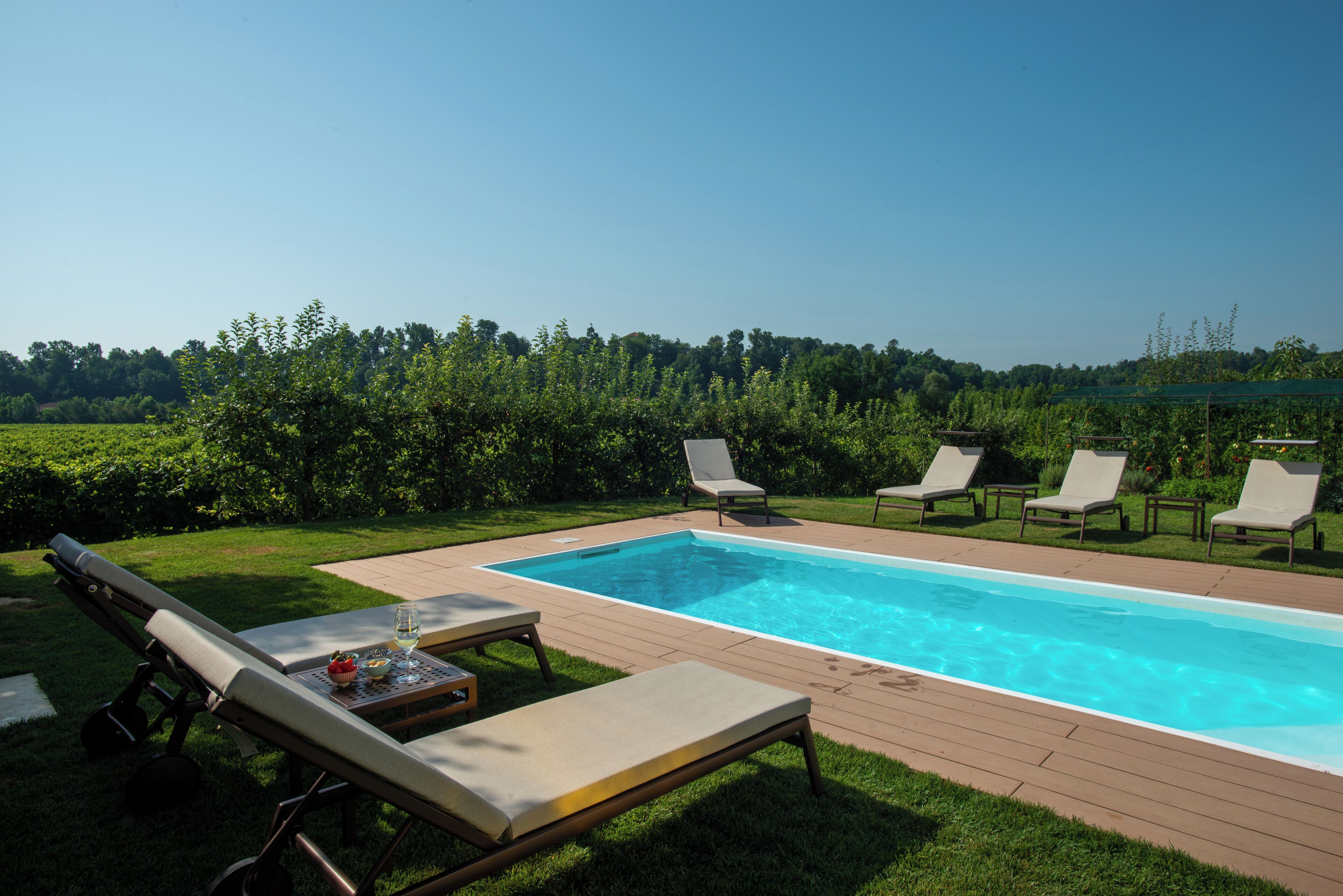 Piscina stagionale all'aperto, lettini