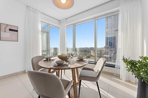 Lofts Central 205 | Dineren in de kamer