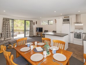 Interior - Manuka Lodge – Tairua Holiday Home (Tairua)