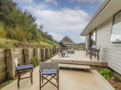 Manuka Lodge - Tairua Holiday Home