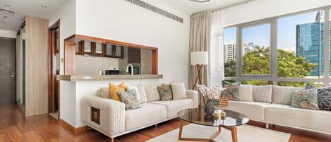 เอลีทอพาร์ทเมนท์ | บริเวณนั่งเล่น | สมาร์ททีวี 50 นิ้ว พร้อมช่องดิจิตอล, ทีวี