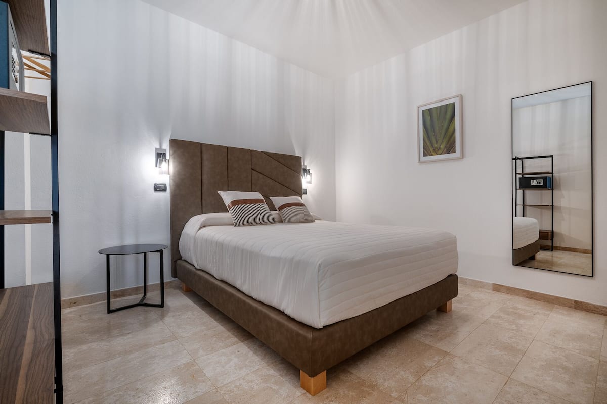Junior Room | 1 bedroom, premium bedding, down comforters, pillowtop beds