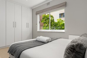 2 Schlafzimmer, Zimmersafe, Bügeleisen/Bügelbrett, WLAN