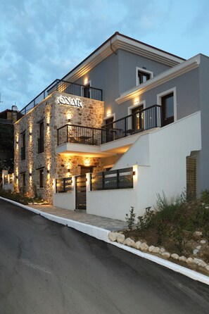 Exterior - ONAR OURANOUPOLIS (Aristotelis)