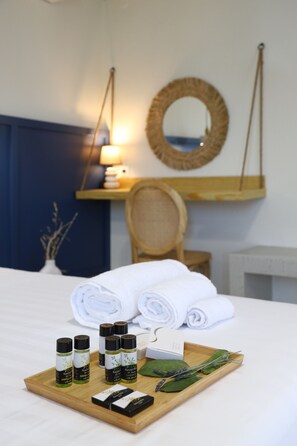 Deluxe Quadruple Room, 1 Queen Bed with Sofa bed | Blackout drapes, soundproofing, free WiFi - ONAR OURANOUPOLIS (Aristotelis)