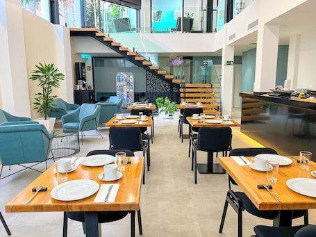 Hotel MG Poniente