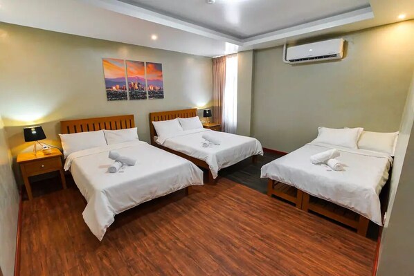 1 bedroom, in-room safe, desk, iron/ironing board - Barkada Room Life In Santa Maria (Santa Maria)