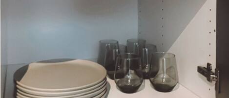 Jääkaappi, uuni, liesi, vedenkeitin