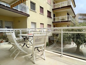 Outdoor dining - Apartament located in Regueral area  (Cambrils)