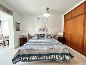 3 bedrooms, free WiFi - at Cambrils Mar area, nice house with garden (Cambrils)