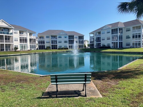  2 BR 2 BA Condo with hot tub-Close to Main Street