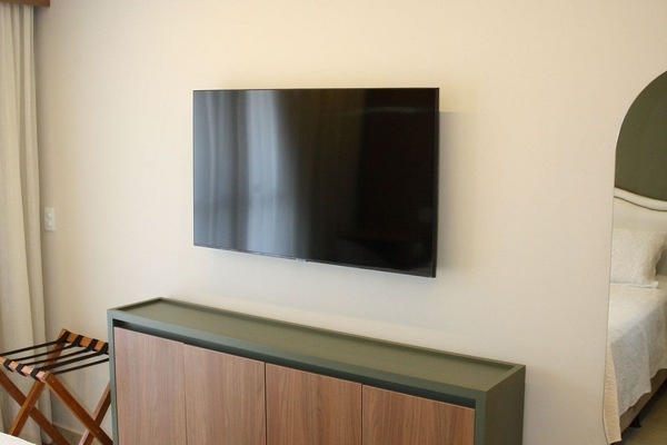 Apartamento exclusivo | Escrivaninha, cortinas blackout, ferros/tábuas de passar roupa