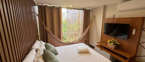 Apartment | Desk, blackout drapes, iron/ironing board, free WiFi