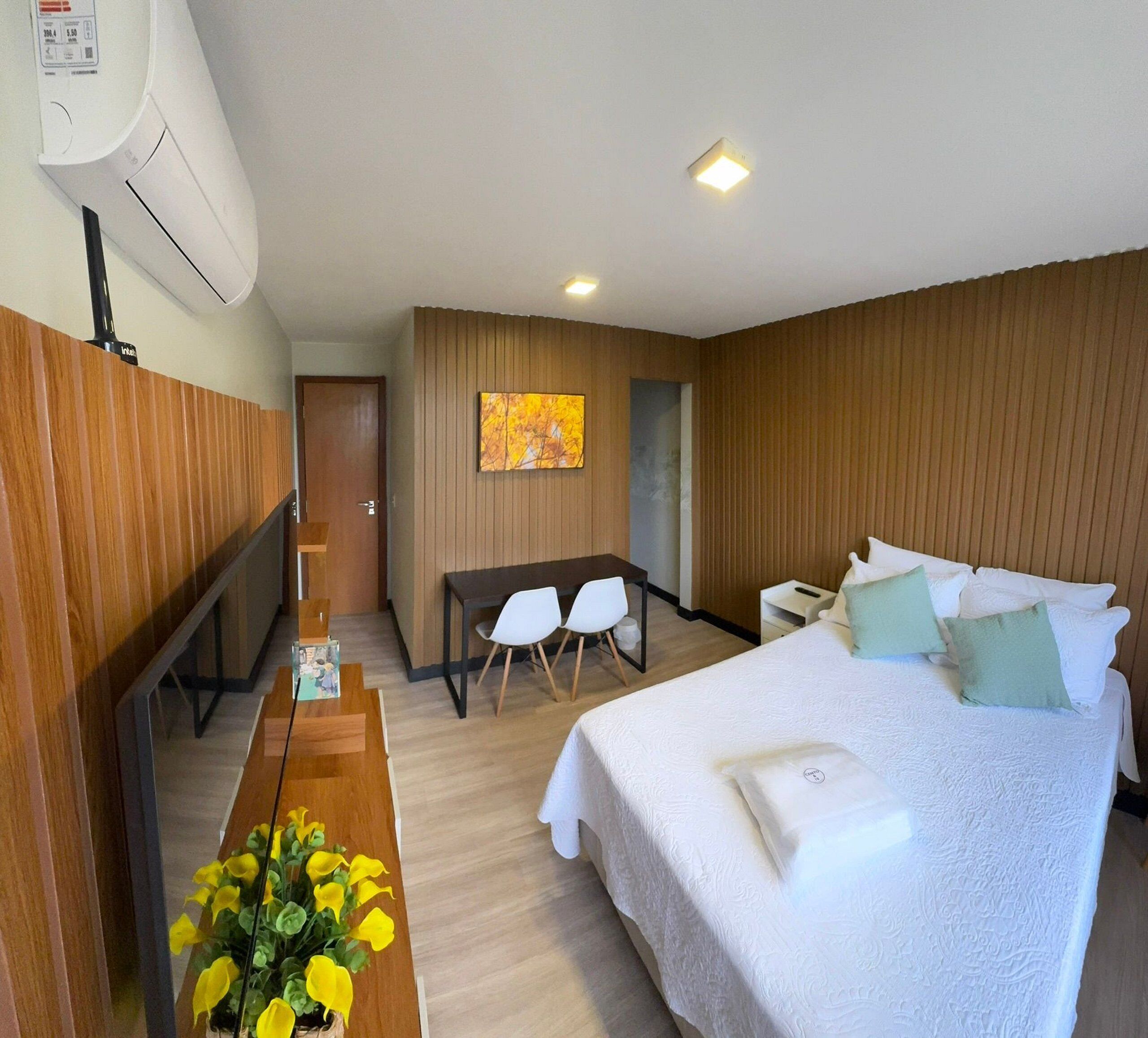 Apartamento | Escrivaninha, cortinas blackout, ferros/tábuas de passar roupa