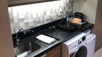 開放式客房 | 私人廚房 | 小冰箱、微波爐、攪拌器、鍋具/餐盤/廚房用品