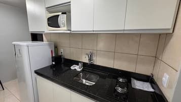 Leilighet – comfort | Eget kjøkken | Minikjøleskap, mikrobølgeovn, hurtigmikser og kjøkkenutstyr