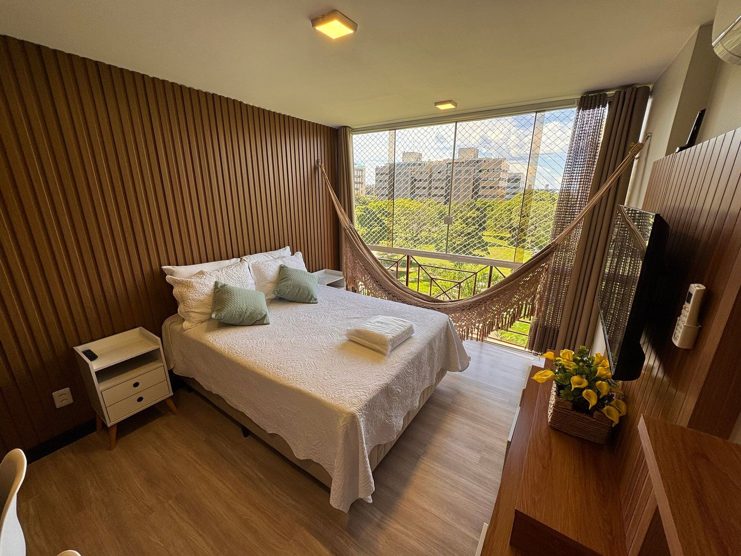 Apartment | Desk, blackout drapes, iron/ironing board, free WiFi