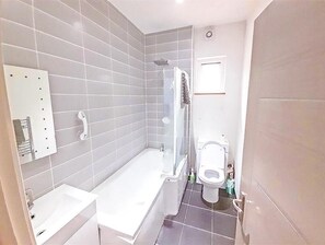 Apartment | Bathroom | Shower, hair dryer, towels