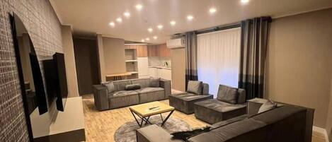 140-cm Smart TV with digital channels, first-run films