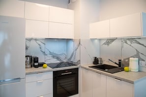 Apartamento Deluxe | Servicio de comidas en la habitación