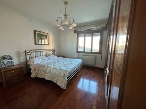 4 bedrooms, iron/ironing board, free WiFi, bed sheets - VILLA NAKHIL (Spinea)