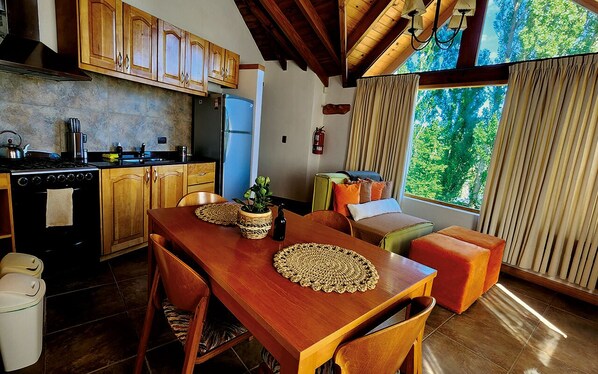 Réfrigérateur, micro-ondes, four, cafetière/bouilloire