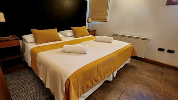 1 bedroom, in-room safe, free WiFi, bed sheets