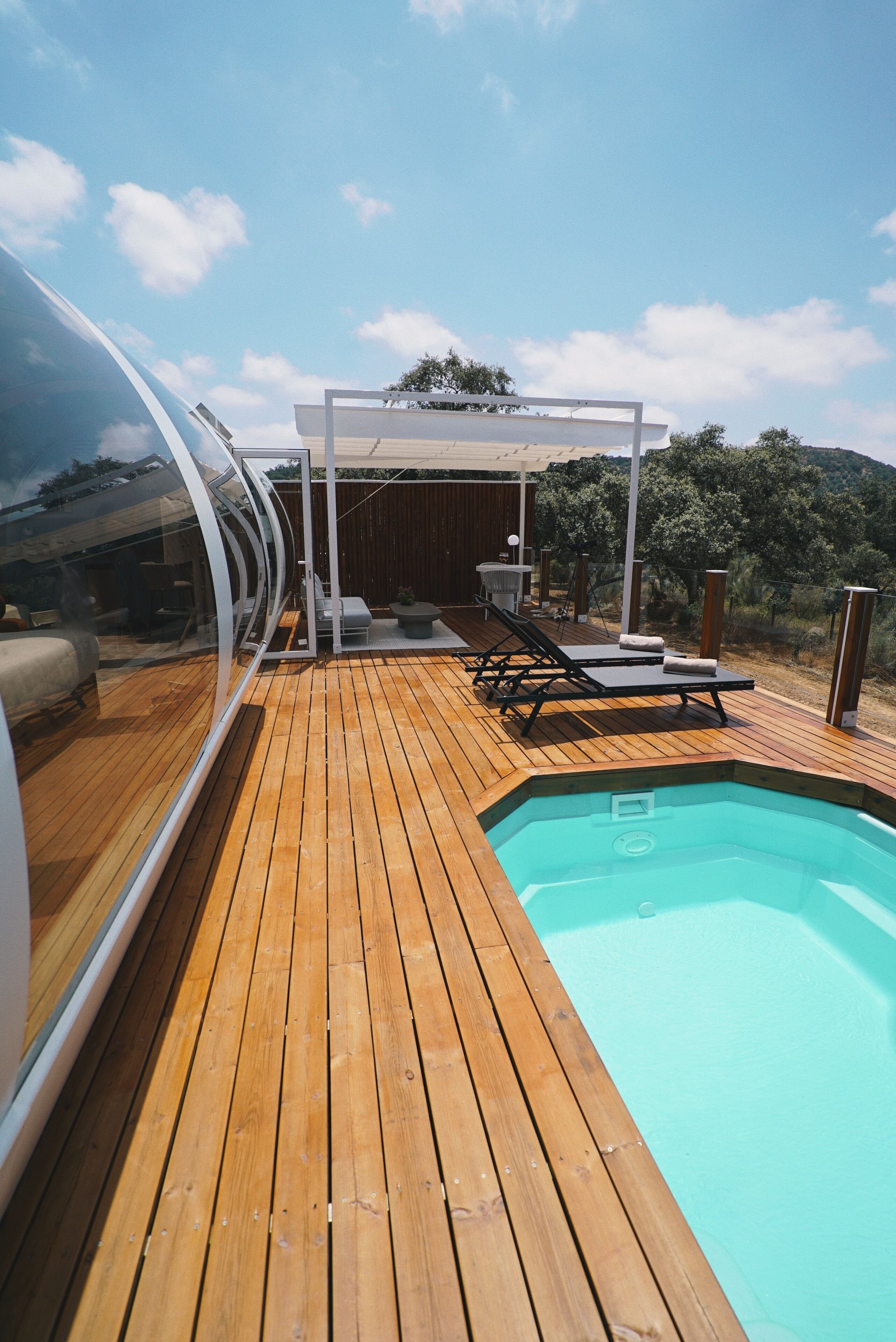 المنشأة من الخارج