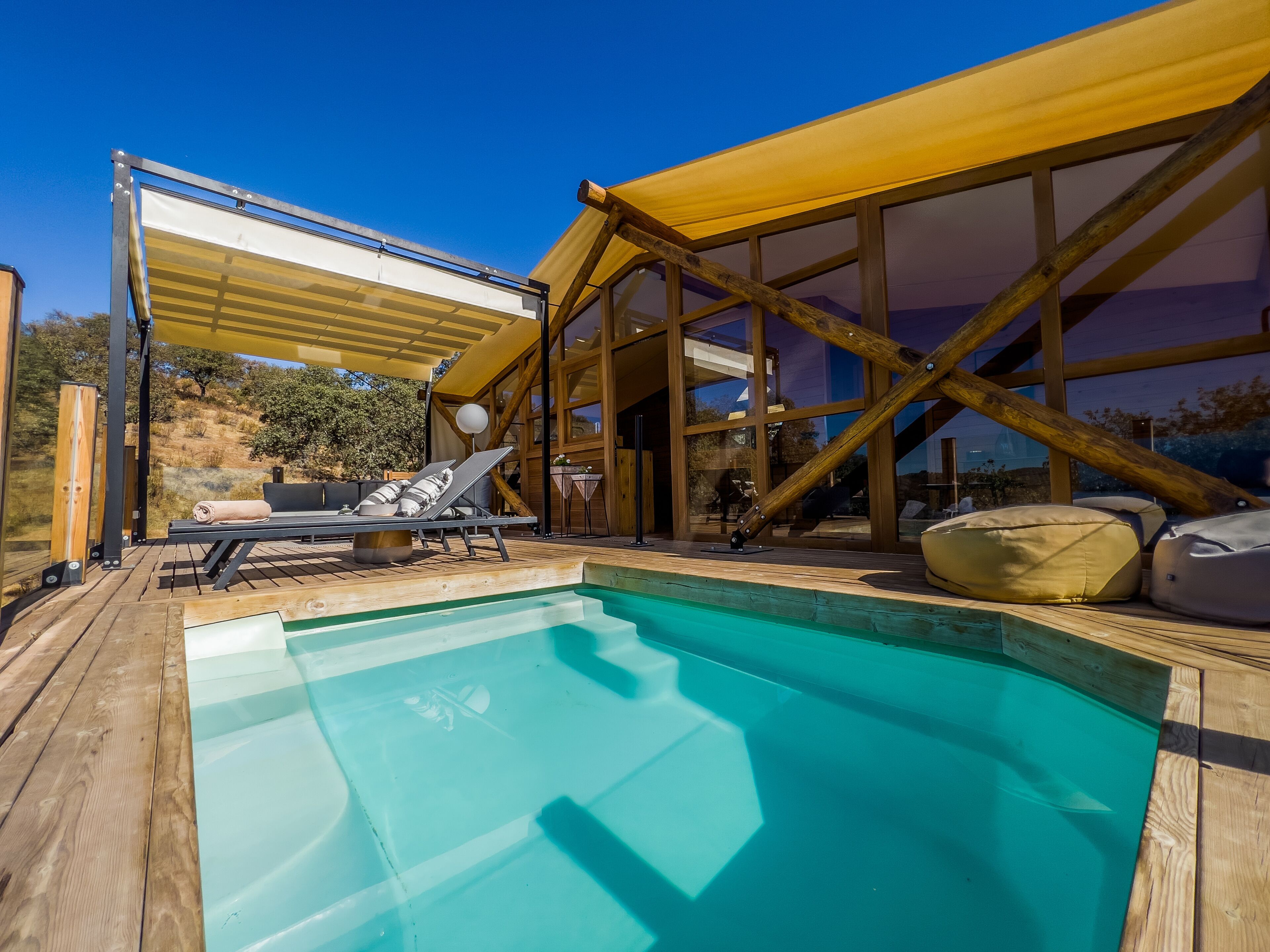 حمّام سباحة خارجي موسمي