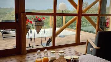 Free daily continental breakfast