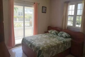 4 عدّة غرف نوم ومكواة/لوح كي وواي فاي وملاءات أسرّة