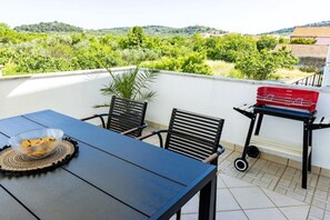 Outdoor dining - Luxury Apartment "BURE" (Murter)