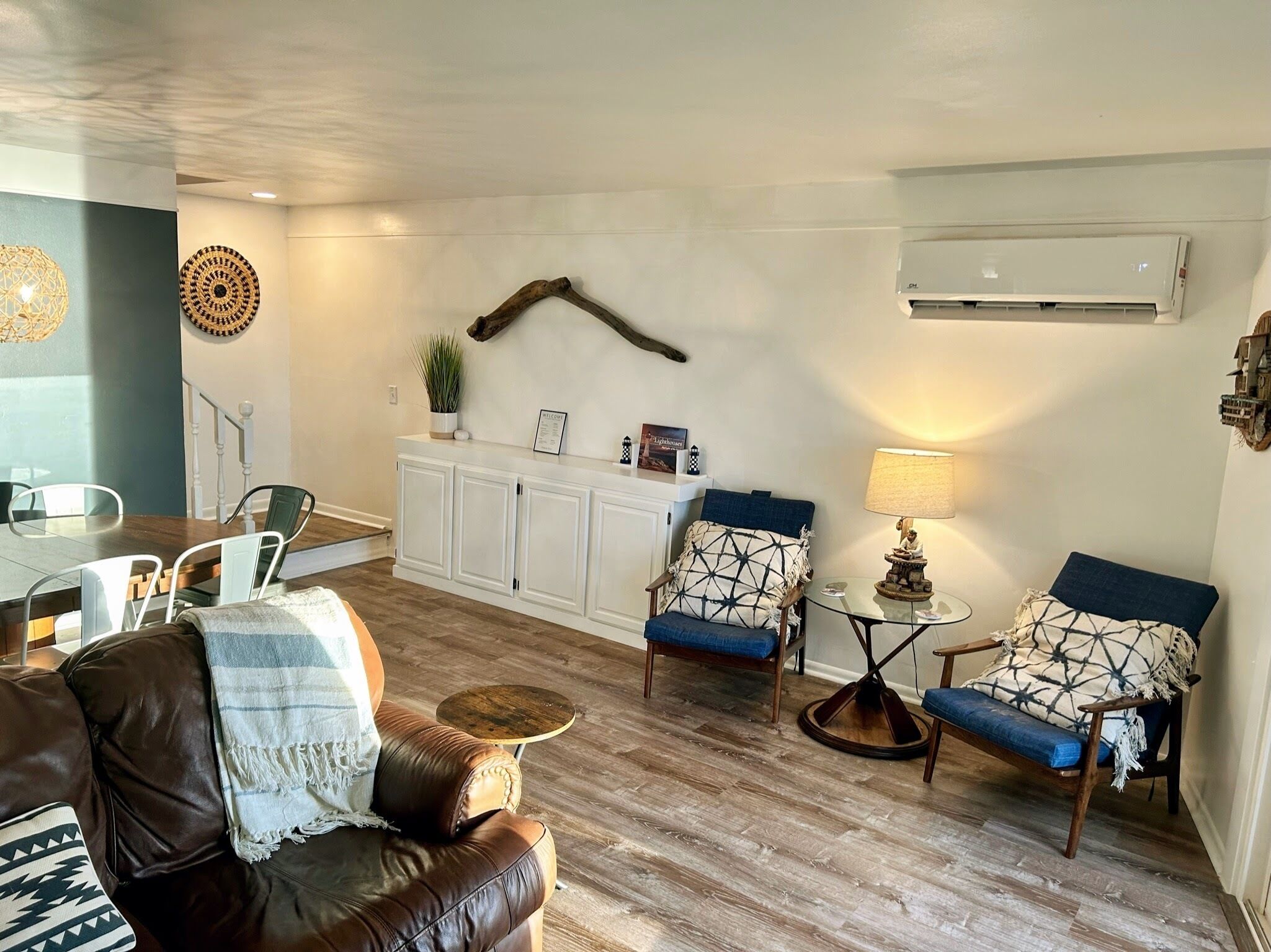 Smart-TV, Kamin, Tischtennisplatte