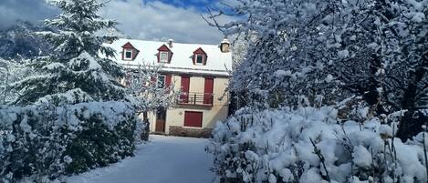 المنشأة من الخارج