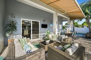 Outdoor dining - Deerfield Beach Vacation Home in "The Cove" (Deerfield Beach)