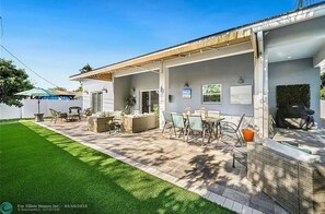 Outdoor dining - Deerfield Beach Vacation Home in "The Cove" (Deerfield Beach)