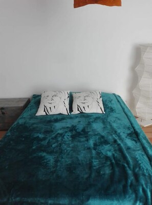 2 bedrooms, bed sheets